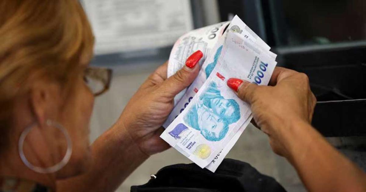 Ni doacutelar ni vacaciones- en queacute destinaraacuten los trabajadores el aguinaldo de invierno este antildeo