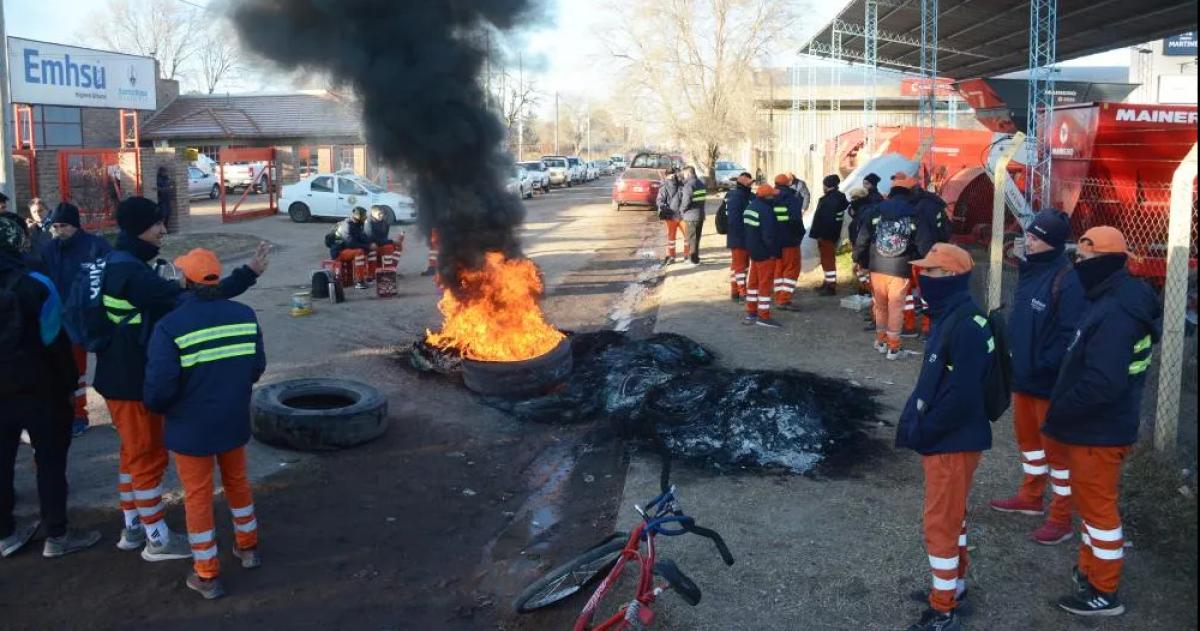 La Justicia frenoacute un recorte salarial aplicado por el EMHSU