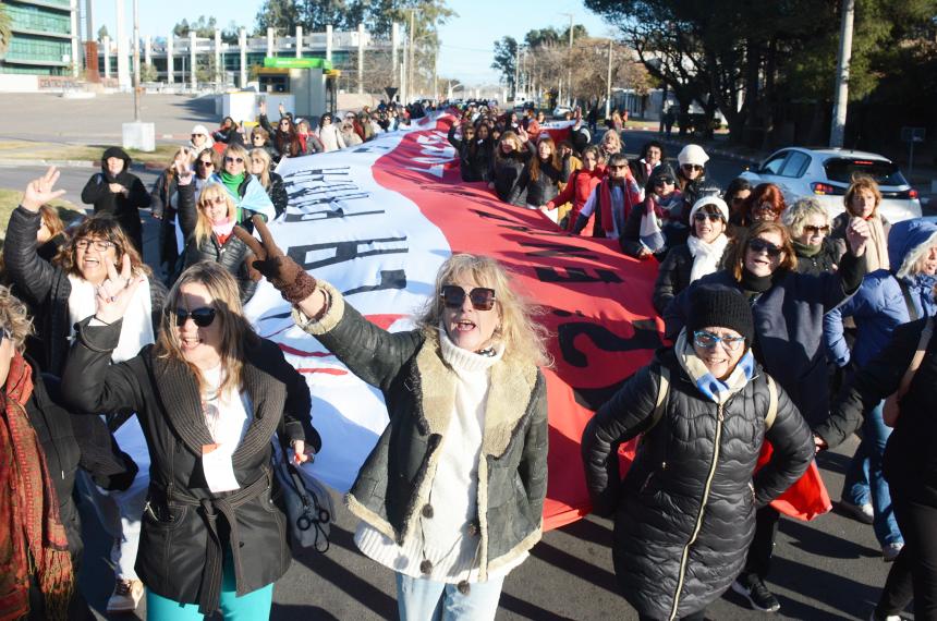 Mujeres radicales se movilizaron en Santa Rosa