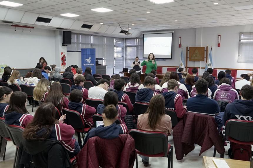 Maacutes de 300 asistentes pasaron por la capacitacioacuten Comunicacioacuten en Accioacuten