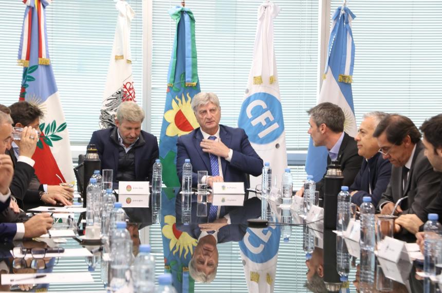 Los gobernadores acordaron y presentaraacuten su proyecto de coparticipacioacuten 