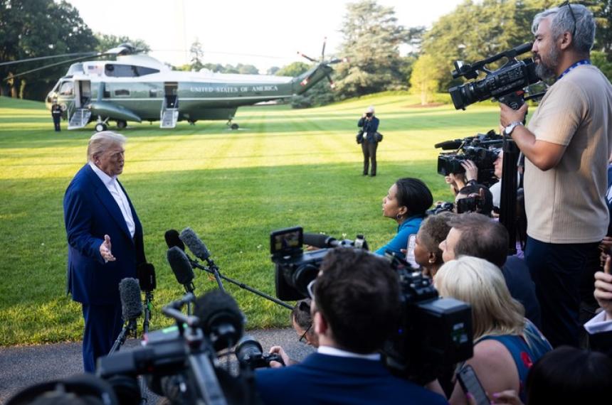 Con posteos y fuertes declaraciones Trump quiere imponer el cese del fuego