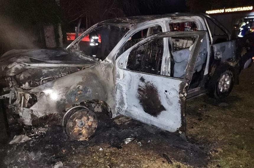 El fuego destruyoacute una camioneta en General Pico