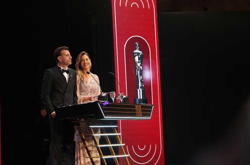 Todos los ganadores de los Martiacuten Fierro de Teatro