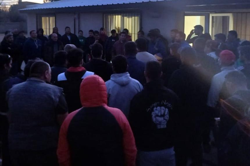 25 de Mayo- Dan asueto a municipales para que se sumen al reclamo de petroleros