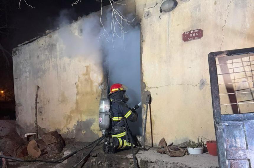 Cuatro personas hospitalizas tras el incendio de una casa en Acha