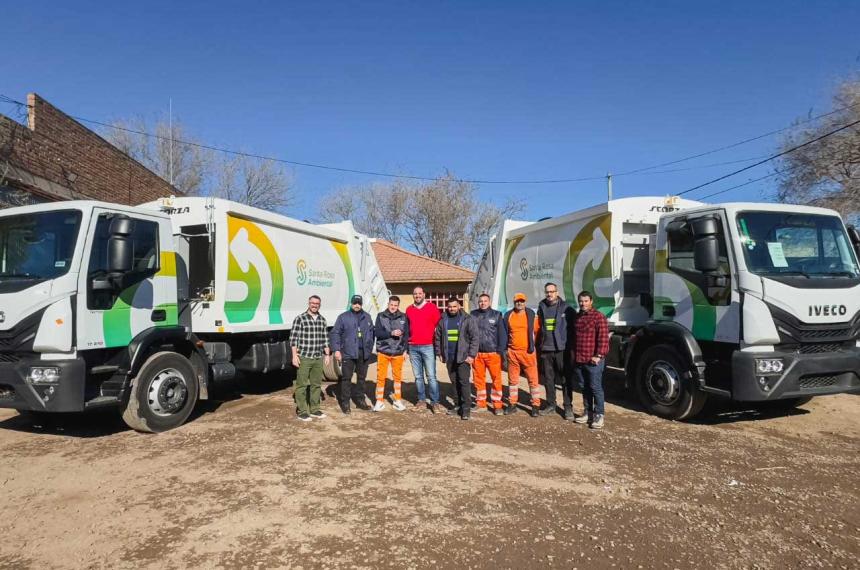 La Municipalidad presentoacute dos nuevos camiones para recolectar la basura