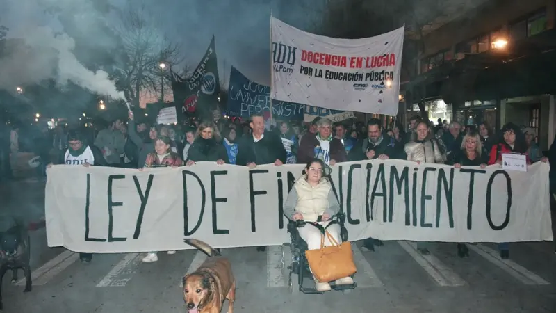 La comunidad universitaria pampeana se movilizoacute para pedir por la Ley de Financiamiento