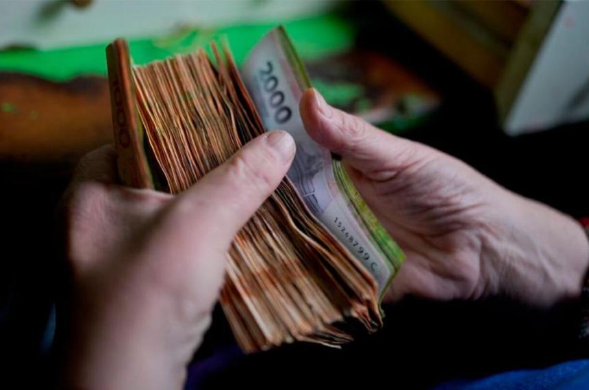 Los salarios crecieron 34-en-porciento- en abril y superaron la inflacioacuten mensual