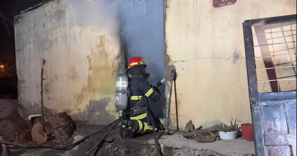 Cuatro personas hospitalizas tras el incendio de una casa en Acha
