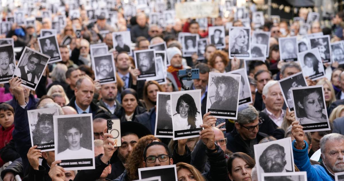 Atentado a la AMIA- el juez Rafecas resolvioacute que se haga el juicio en ausencia