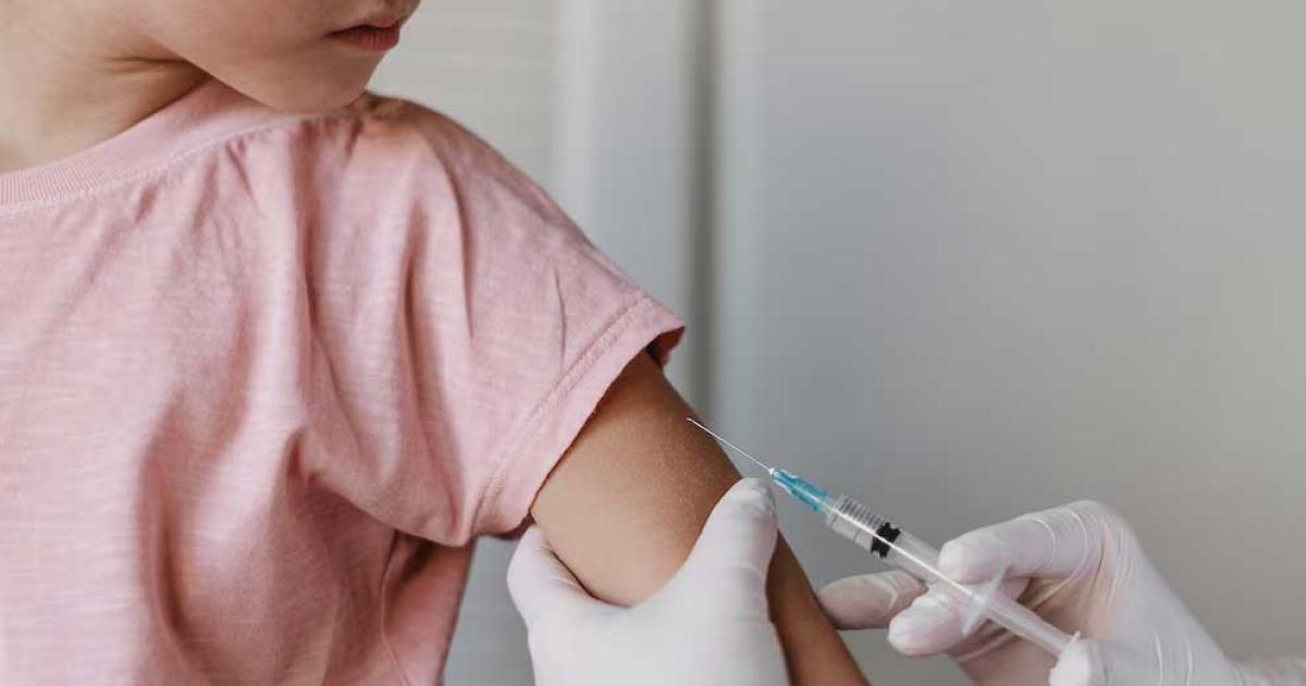 Advierten que la caiacuteda global en la vacunacioacuten infantil reactiva el riesgo de enfermedades mortales