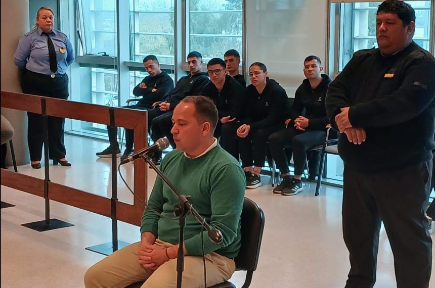 Casamiento del policiacutea- Galvaacuten denuncioacute una interna policial