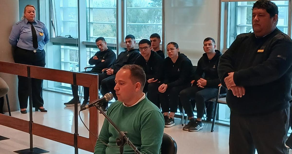 Casamiento del policiacutea- Galvaacuten denuncioacute una interna policial