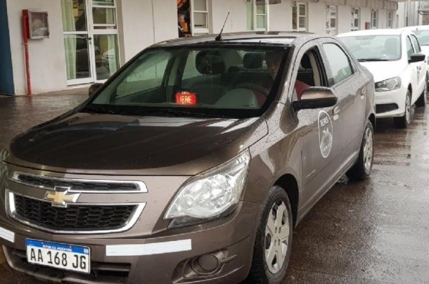 Por la brusca caiacuteda en los viajes taxis y remises de Pico no aumentaraacuten la tarifa