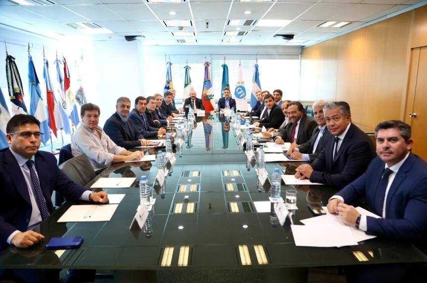 Leyes para recuperar fondos- Ziliotto y gobernadores se reunieron con bloques del Senado