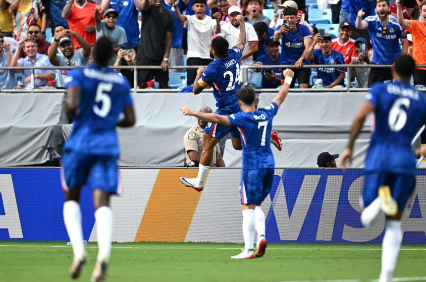 Despueacutes de la suspensioacuten Chelsea le ganoacute a Benfica