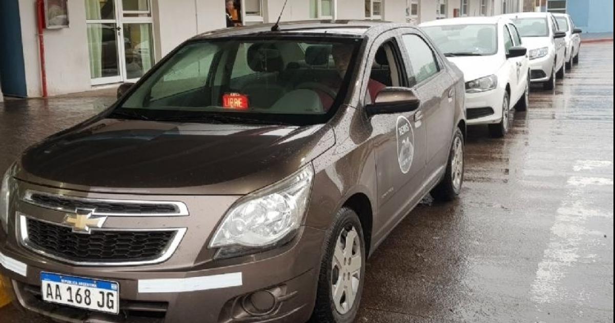 Por la brusca caiacuteda en los viajes taxis y remises de Pico no aumentaraacuten la tarifa