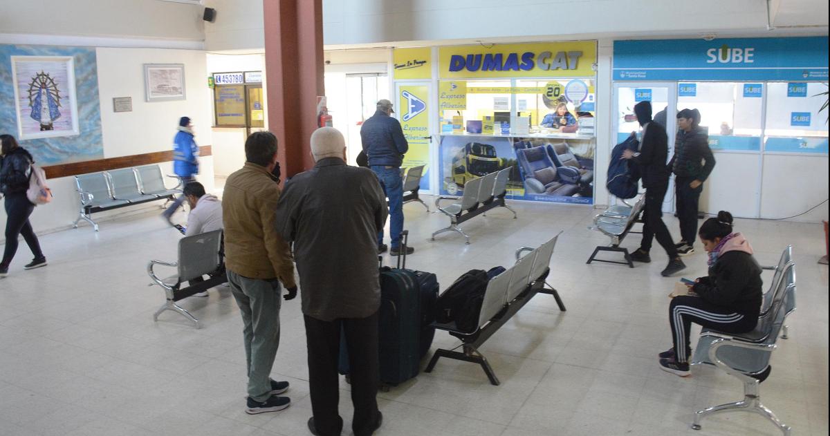 Friacuteo en la Terminal de Oacutemnibus- usuarios se quejan por la falta de calefaccioacuten