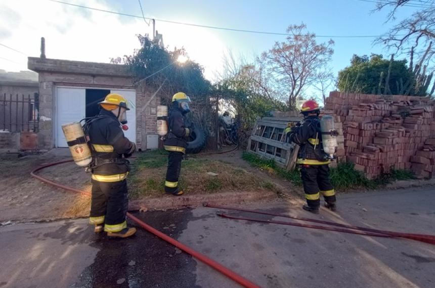 Voraz incendio deja peacuterdidas totales en un departamento