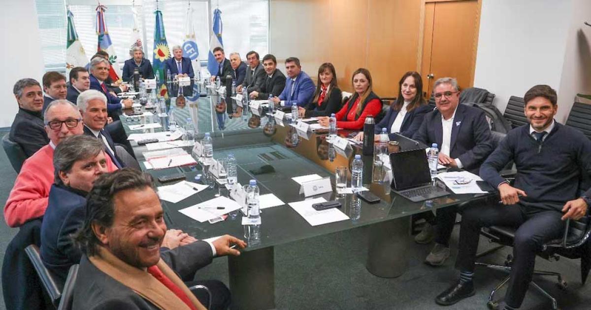 Economiacutea recibioacute a las provincias pero no hubo acuerdo sobre un nuevo reparto de fondos
