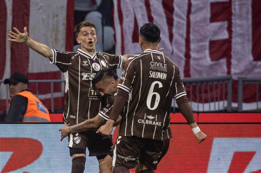 Racing y Platense la quieren seguir