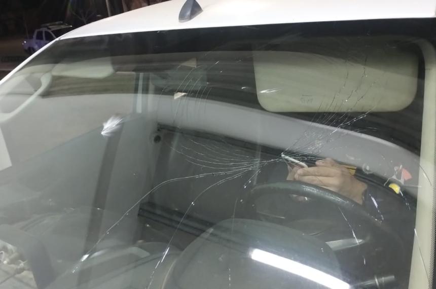 Golpeoacute a su pareja y despueacutes rompioacute un patrullero