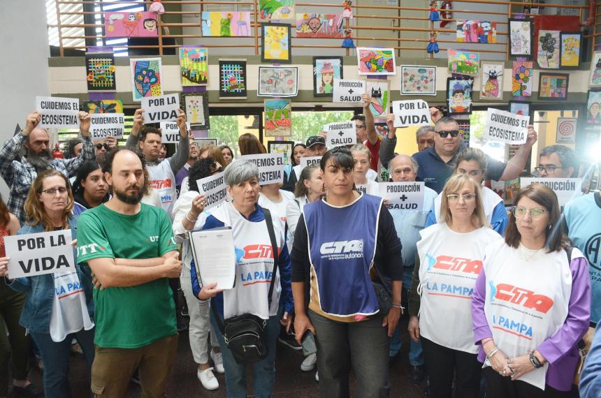 Exigen que se reglamente de una vez la ley de plaguicidas 