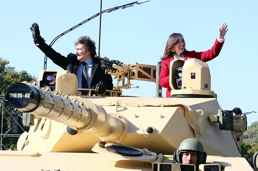 El Gobierno canceloacute el desfile militar del 9 de Julio tras haberlo recuperado el antildeo pasado