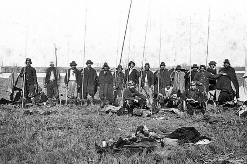 Dictaraacuten seminario sobre praacutecticas sociales genocidas memorias y resistencias indiacutegenas