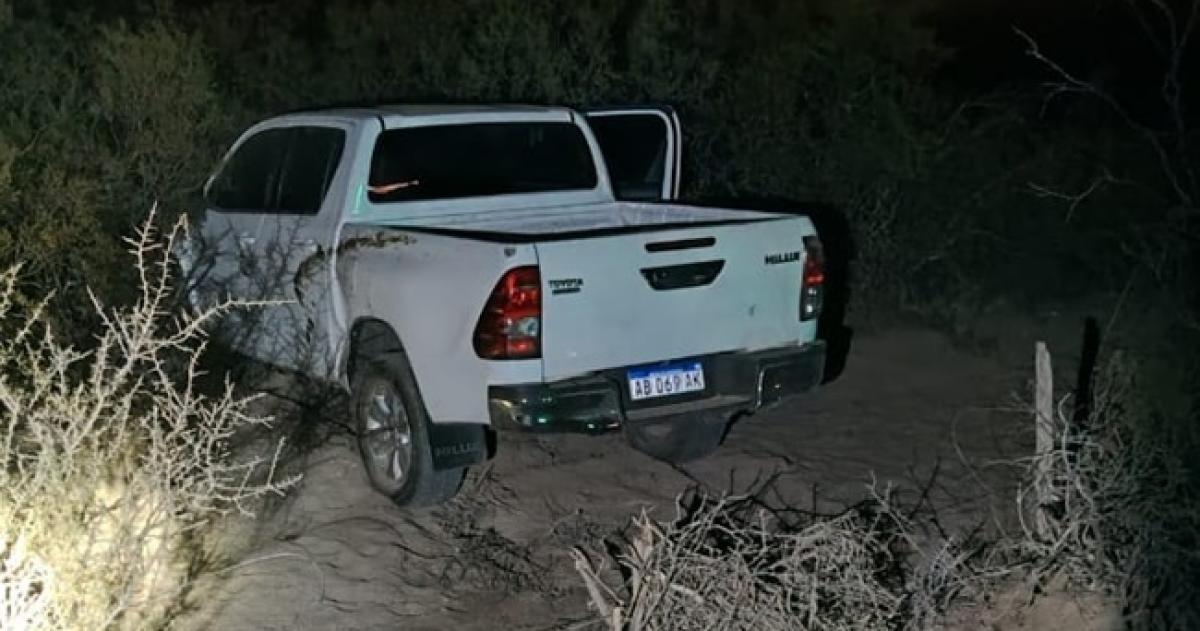 Policiacuteas chocaron un ternero sobre la Ruta Nacional 152
