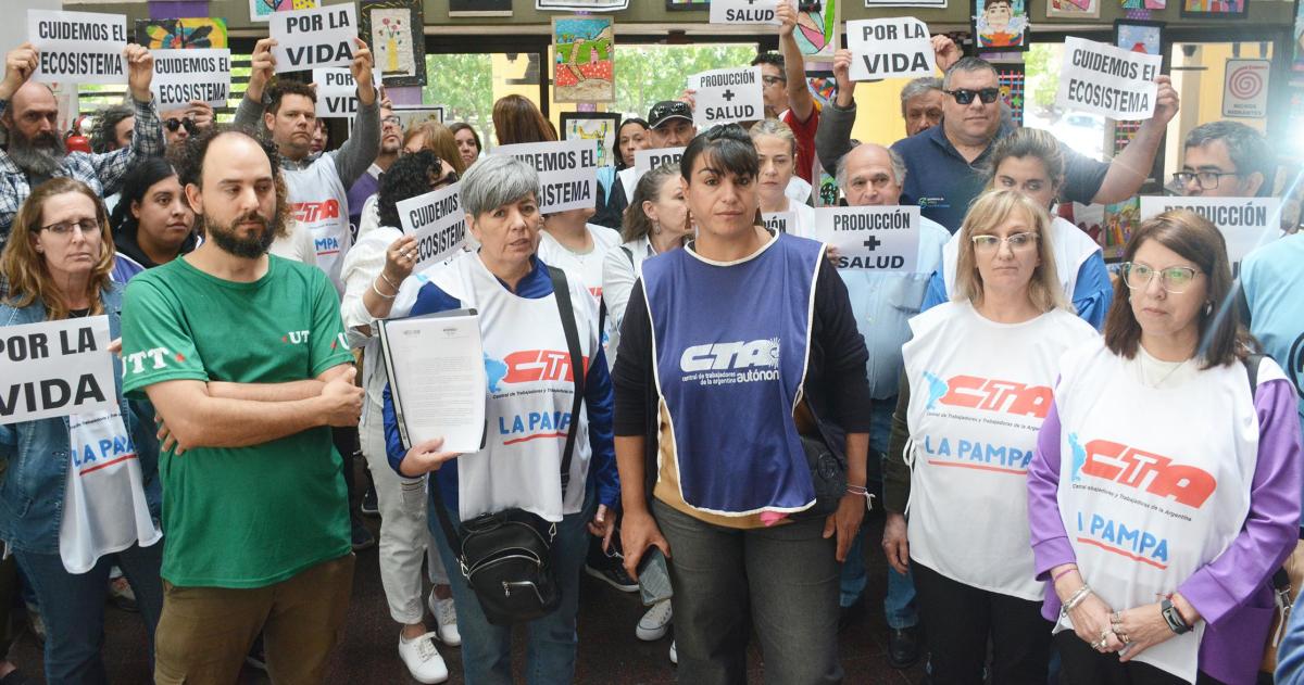 Exigen que se reglamente de una vez la ley de plaguicidas 