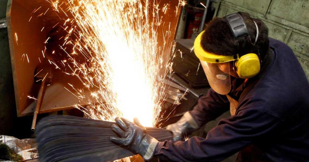 Estiman que podriacutean perderse 60000 empleos este antildeo en la industria