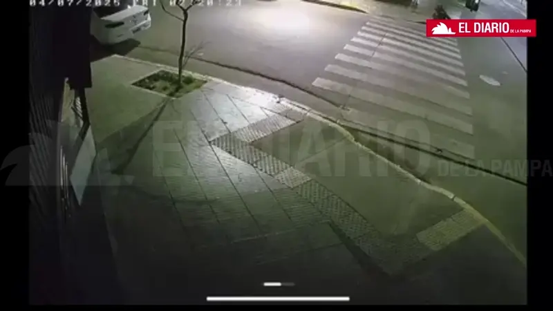 Una mujer asesinoacute a su pareja a puntildealadas en plena calle y fue detenida