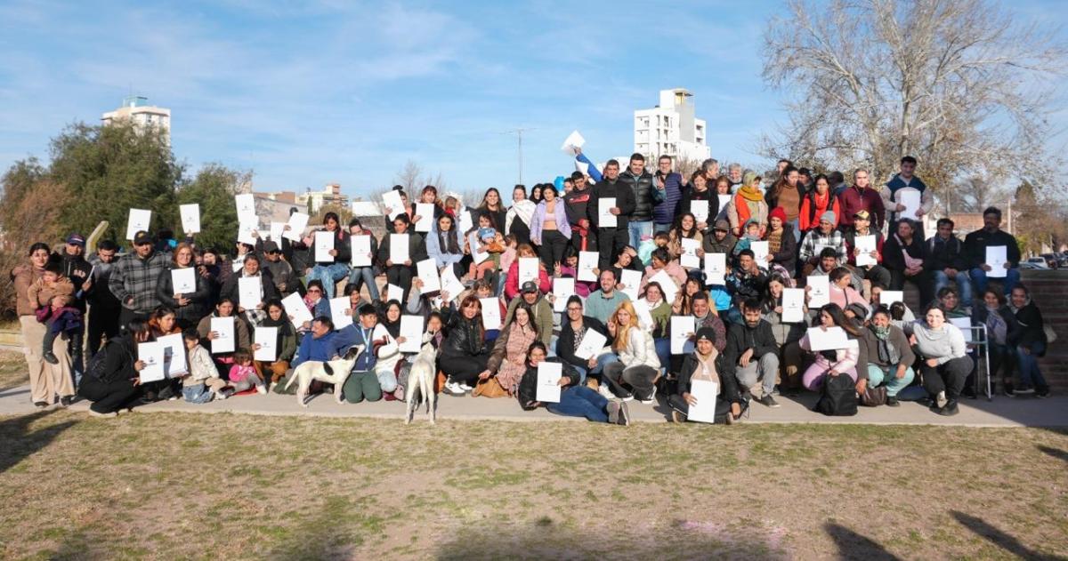 Llega la luz al barrio- habilitan a 73 familias de El Nuevo Salitral 