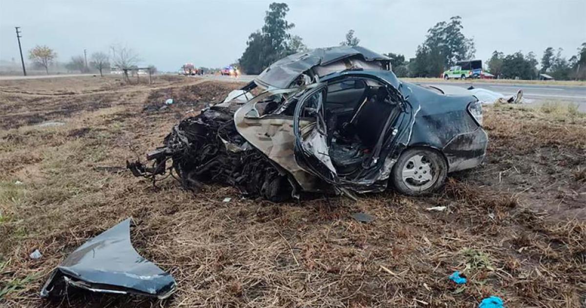 Terrible tragedia en Tucumaacuten- madre e hijo murieron al ser chocados de frente cuando volviacutean de un velorio