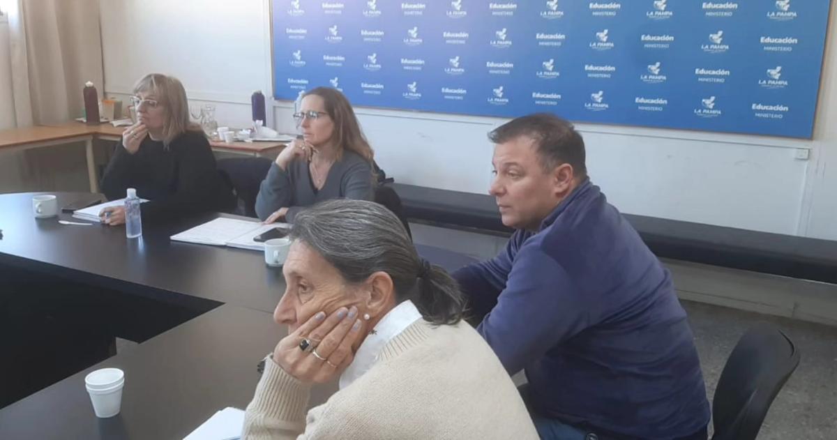 UTELPa participoacute en una nueva reunioacuten sobre concursos de ascensos directivos