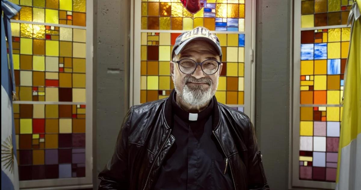 El cura rockero cruzoacute a Milei- No entiende nada de justicia social