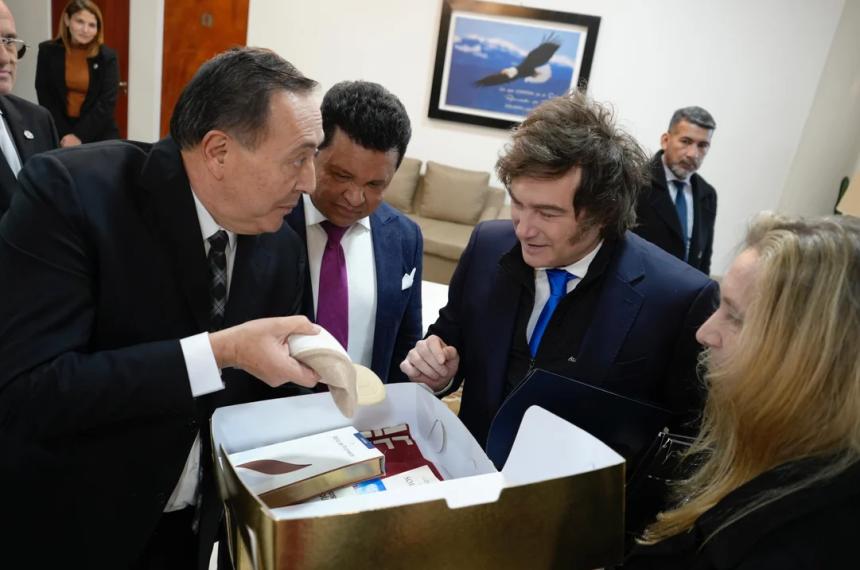 El delirio del pastor amigo de Milei- dice que 100 mil pesos se le transformaron en 100 mil doacutelares