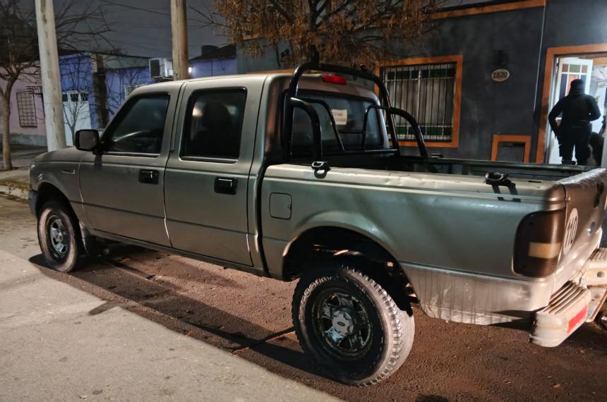 Una joven pareja detenida por robar en un vehiacuteculo