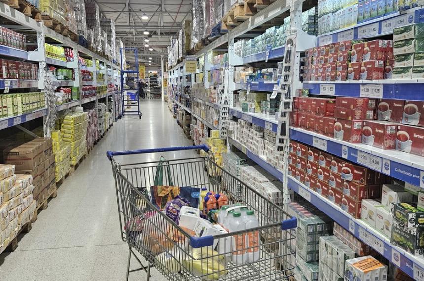 Carrefour en venta- la cadena francesa analiza sumar un socio a su negocio en la Argentina