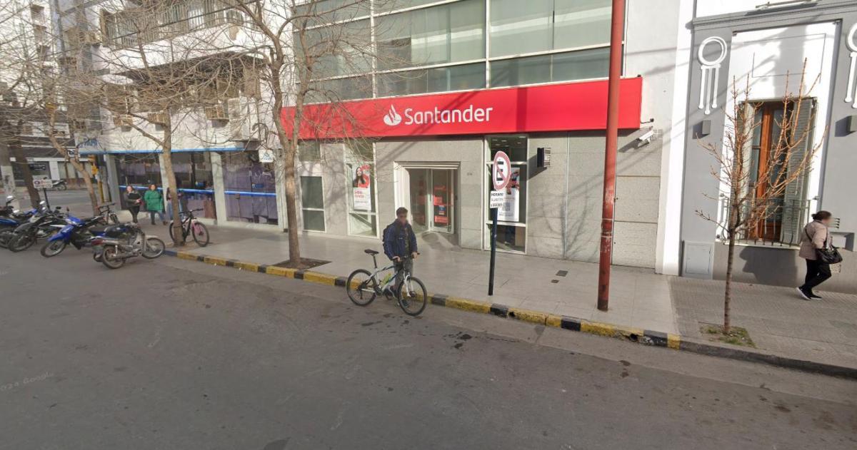 Asamblea en el Banco Santander para visibilizar conflictos laborales