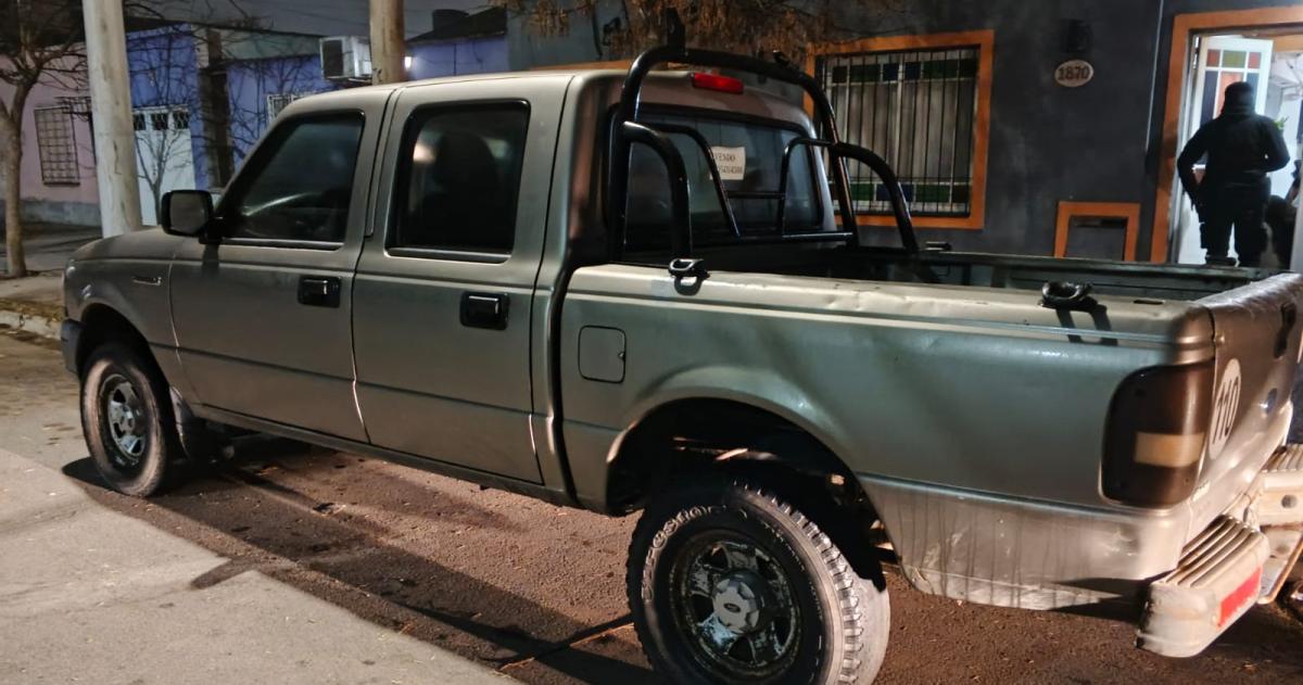 Una joven pareja detenida por robar en un vehiacuteculo