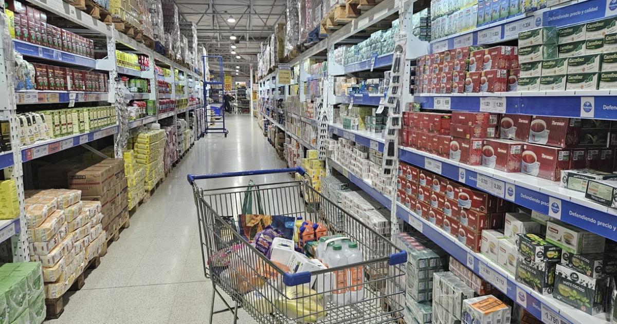 Carrefour en venta- la cadena francesa analiza sumar un socio a su negocio en la Argentina