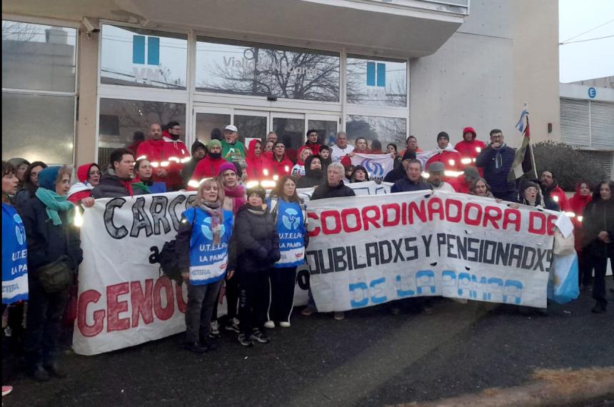 Marcharon junto a los jubilados trabajadores del INTA y Vialidad 