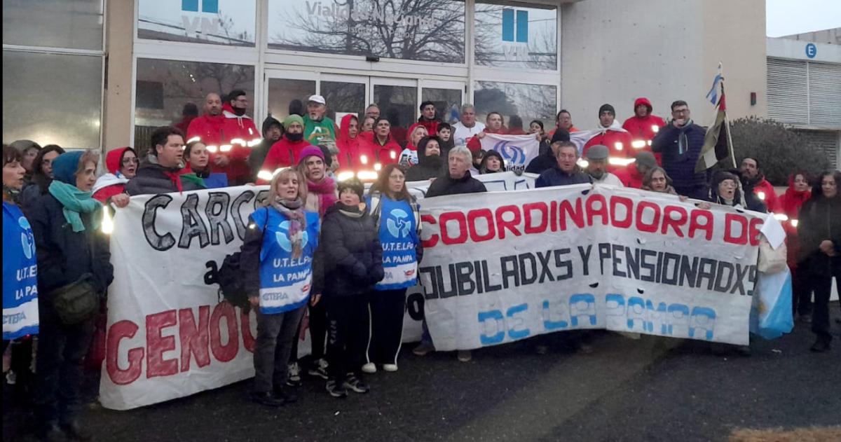 Marcharon junto a los jubilados trabajadores del INTA y Vialidad 