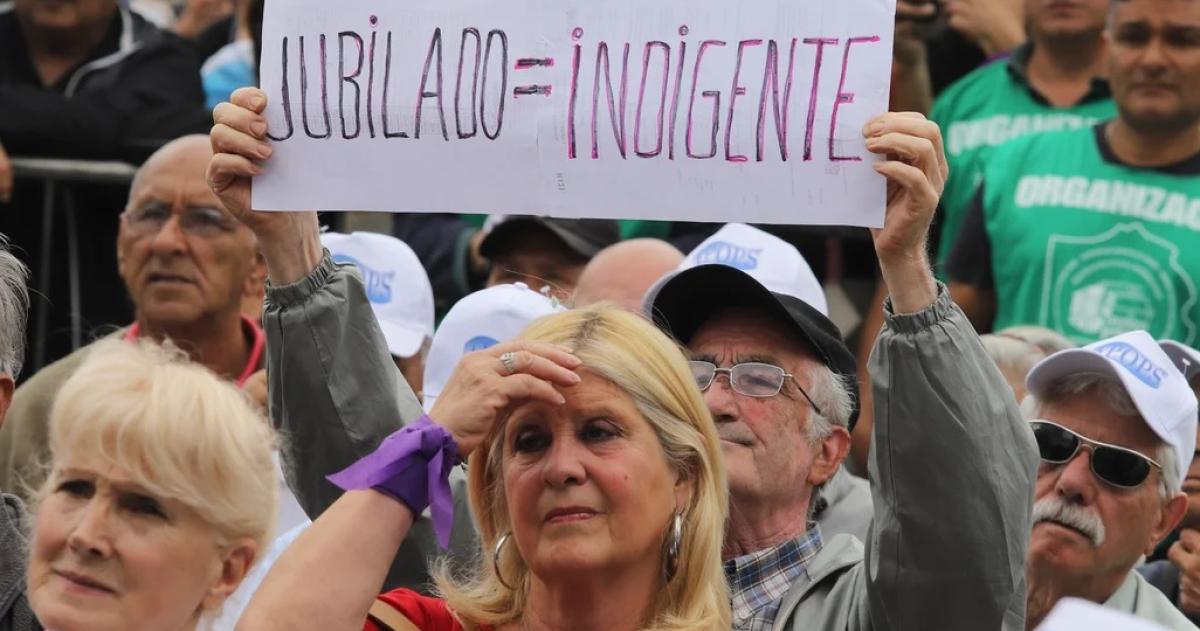 En paralelo al debate por jubilaciones el Gobierno presentoacute su propia reforma previsional