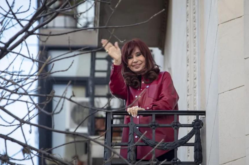Causa Vialidad- Cristina Kirchner y los demaacutes condenados tendraacuten que devolver 685000 millones