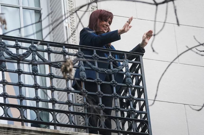 La Justicia ratificoacute que Cristina Kirchner deberaacute seguir usando tobillera electroacutenica