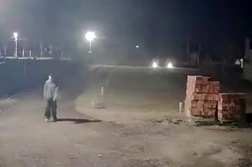 25 de Mayo- ingresoacute a una casa y al escapar perdioacute una zapatilla